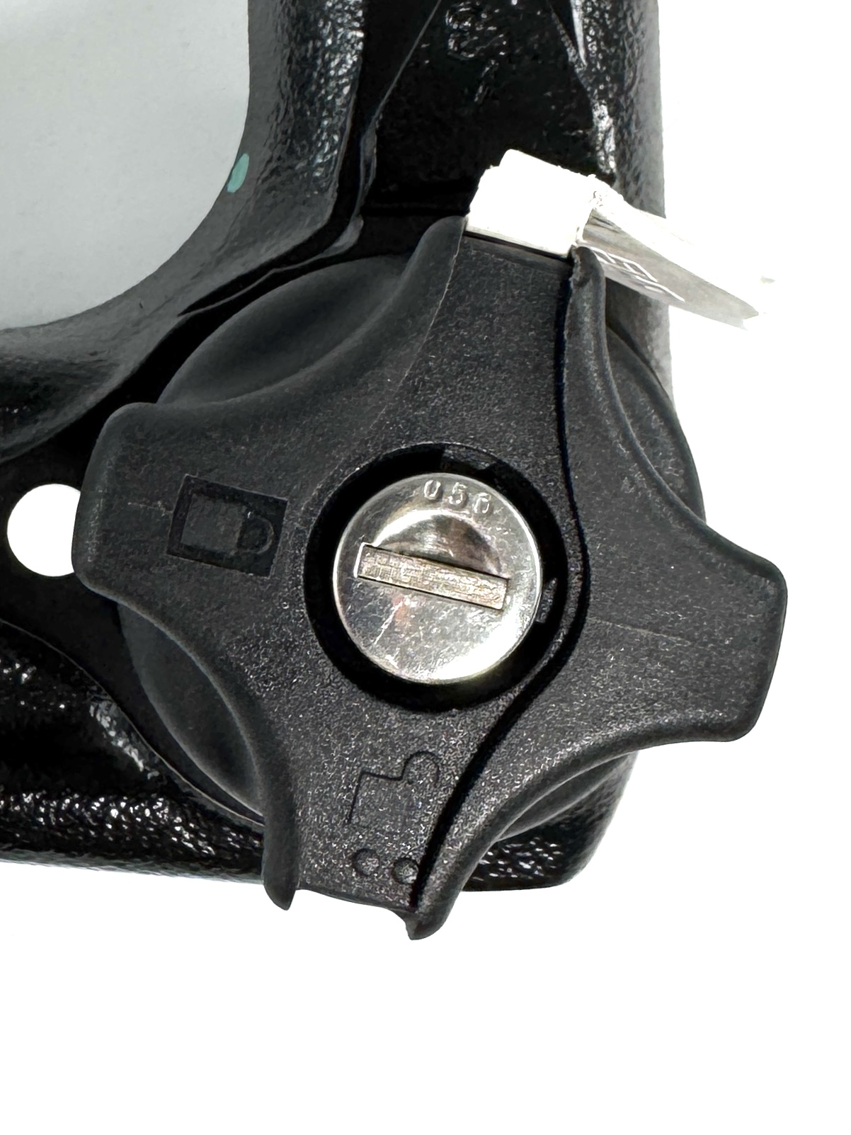 Close-up of the locking knob and lock cylinder with inserted key on an ORIS AK41 detachable towbar.